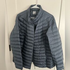 32 degrees blue puffer jacket. Size XXL